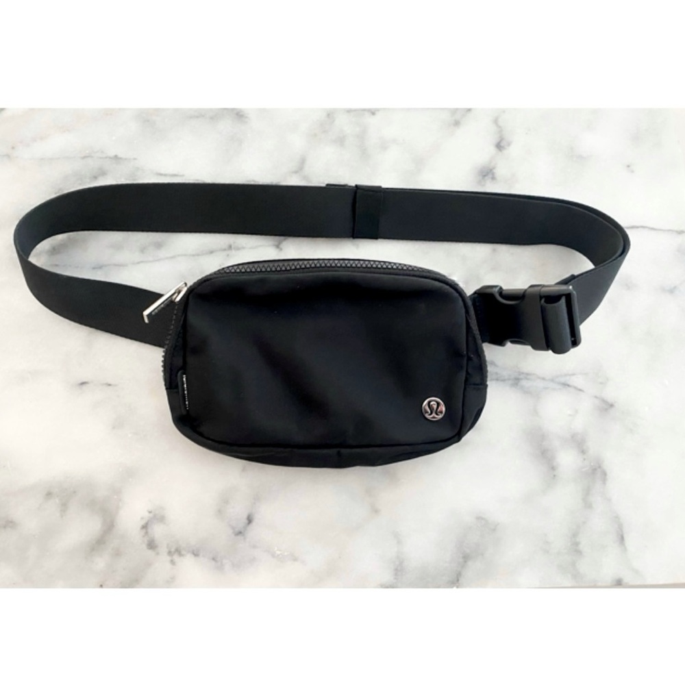 Lululemon Everywhere Belt Bag (Like New)